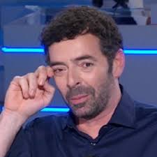 È gay". Alberto Matano, interviene anche un famoso politico. Le accuse sono  molto gravi 👉 https://bit.ly/3eDCfZT