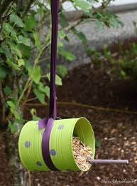 Une jolie boite à conserver et réutiliser pour des rangements colorés ! Nos Idees De Mangeoires A Oiseaux Diy A Partir D Objets De Recuperation Koifaire