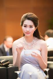 Cùng nhiều nghệ sĩ gửi lời chúc mừng đám cưới đến tú anh. Hoa Háº­u Ä'áº·ng Thu Tháº£o Xinh NhÆ° Tien Ná»¯ Giang Tráº§n