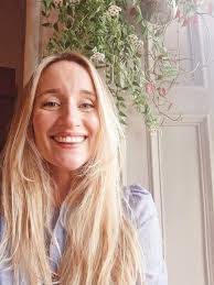 Caroline Kohl's Instagram, Twitter & Facebook