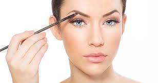Buat eyeshadow and eyebrow tutorial yang pertama yaitu tentukan mukamu dalam kondisi bersih sebelum menggunakan make up. How To Contour Your Eyebrows L Oreal Paris