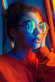 Aout En Livre Neon Photography Portrait Photography Poses Portrait References
