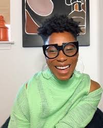 Shannon Straughn's Instagram, Twitter & Facebook