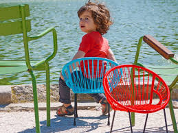 Des matières inusables et très design. Salon De Jardin Pour Enfants Du Mobilier Comme Les Grands Joli Place