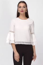 Ironi Gupurlu Volan Kollu Beyaz Bluz Http Www Womanandwoman Site Blouse Designs Tops Blouse