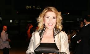 Προφανώς αυτή είναι και η απόδειξη ότι η σχέση της είναι επιτυχημένη και. H Litsa Patera Mila Gia Ta Dyskola Paidika Ths Xronia