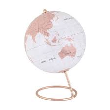 Un globe terrestre est une sphère sur laquelle est dessinée la surface de la terre. Rose Gold Look Globe Kmart Giftryapp Rose Gold Decor Globe Gold Home Accessories