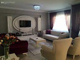 Birbirinden farklı modellerde krem renk koltuk takımlarını bu katalog içerisinde rahat bir şekilde bulabilirsiniz. Beyza Hanim In Bordo Agirlikli Zarif Ve Karakterli Evi Ev Gezmesi