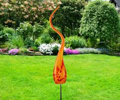 Orange Flamme Mit Bodenplatte Fur Stab Bodenplatten Stabchen Gartendekoration