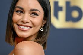 Vanessa Hudgens Wore the Trendiest Liquid Bob to the SAG Awards — See  Photos