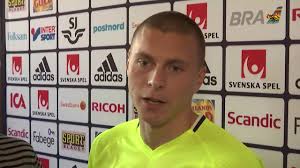 2hon är gift med fotbollsspelaren victor nilsson lindelöf och tillsammans har de ett barn. Victor Nilsson Lindelof Hyllas For Svaret Nar Flickvannen Hanades Youtube