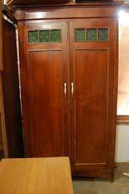 Kayu bekas sering hanya ditumpuk di garasi tapi dengan sedikit kreativitas dan waktu, tentu kamu dapat mengubah tumpukan kayu bekas menjadi punya kayu bekas yang sudah tak terpakai? Lemari Pakaian Kaca Hijau Lpl05khbl Barang Antik Barang Antik Indonesia Barang Antik Yang Paling Dicari