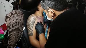 Maori art was loved and praised by many art scholars around the globe in the 19th and 20th centuries. Maori Tatto Aldi Tambah Tato Maori Di Dada Ada Part Lainya Sambung Konsep Maori Sampai Lengan Youtube