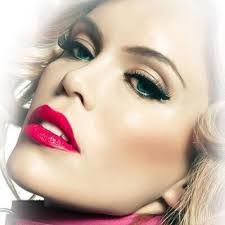 Amber Drake's Instagram, Twitter & Facebook