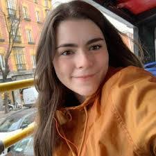 Laura Canton's Instagram, Twitter & Facebook