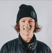 Darcy Sharp's Instagram, Twitter & Facebook