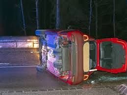 It's called ellenator, a car which is modified to a tricycle. Zwei 16 Jahrige In Bischofswiesen Leicht Verletzt Dreirad Fiat Kippt Bei Verkehrsunfall Auf Die Beifahrerseite Bischofswiesen