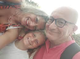 LOOKING FOR AN ENGLISH SPEAKING AUPAIR IN MILAN We are a family with two  children of 11 and 8 and we live in a nice apartment in a central area of  Milan (