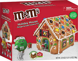 This set features an adorable gingerbread family with a baby in a realistic gingerbread cottage, baked to christmastime perfection! Gingerbread House The Best Amazon Price In Savemoney Es