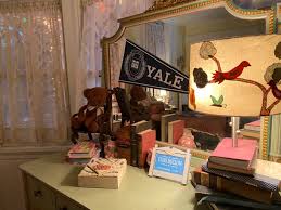 I too love the yellow and white tiles in the kitchen and those comfy cozy couches are soooo enticing! I Visited The Gilmore Girls Set And Had Lunch In Stars Hollow