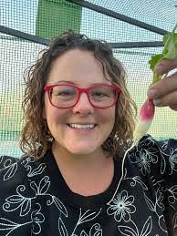 Sonja Davison's Instagram, Twitter & Facebook