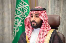 وفي حملة أخرى على المعارضة، قام محمد بن سلمان باعتقال النقاد على الإنترنت واستخدم حسابات مزيفة على تويتر لانتقاد الأشخاص الذين يشككون في حكمه، كما اتهمت وزارة العدل الأمريكية في العام الماضي الرجال الذين يعملون لصالحه بدفع رواتب موظفين في شركة. Ù…Ø¹Ù„ÙˆÙ…Ø§Øª Ù†Ø§Ø¯Ø±Ø© Ø¹Ù† Ø²ÙˆØ¬Ø© Ø§Ù„Ø£Ù…ÙŠØ± Ù…Ø­Ù…Ø¯ Ø¨Ù† Ø³Ù„Ù…Ø§Ù† ÙˆÙ…Ø§ Ù‚ØµØ© Ø§Ù„ØµÙˆØ± Ø§Ù„Ù…Ø³Ø±Ø¨Ø© Ù„Ù‡Ø§