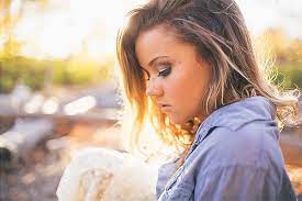 Profile picture poses for girls. Senior Photography Poses For Girls Photographypla Net