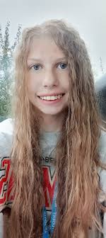 Hi I'm Elizabeth I'm 17 in lowestoft Suffolk and I'm looking for a  apprenticeship in waitressing I can travel by bus etc but hoping to drive  in the future.I do a performing