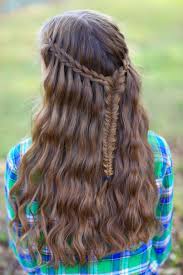 Curly hair, though packed with life and personality, gets a little quiet when the proposal of styling in intricate updos, perky ponytails, and elaborate braids comes up. 5 Pretty Hairstyles For Easter Cute Girls Hairstyles