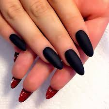 Black nail shades may not be somewhat feminine but can be quite attractive even there cannot be anything better than the combination of black and rose gold. Black With Red Underneath Black Gel Nails Nails Tumblr Almond Acrylic Nails