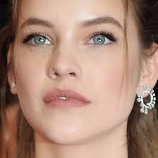 Barbara Palvin's Makeup Photos & Products