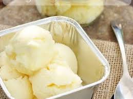 500 g de fraises, 20 cl de crème liquide, 100 g de sucre, 2 cuillère à soupe de jus de citron Les Meilleures Recettes De Creme Glacee Et Sans Sorbetiere