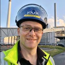 Jeg kan med stor glæde afsløre, at jeg har bestået den endelige  revisoreksamen og kan snart kalde mig for statsautoriseret revisor 👔 Et  ubetinget tak går til min bedre halvdel og hustru,