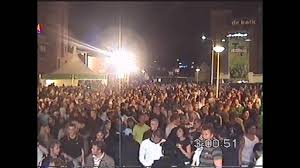 Op verschillende podia zijn bands en acts te zien, en er is veel motorvermaak. Tt Festival Assen 2007 Hardcore Vreestyle Vs D Noize Youtube