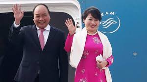 Thủ tướng nguyễn xuân phúc và phu nhân. Thá»§ TÆ°á»›ng Nguyá»…n Xuan Phuc Sáº¯p ThÄƒm 3 NÆ°á»›c Chau Au Nhá»‹p Sá»'ng Kinh Táº¿ Viá»‡t Nam Tháº¿ Giá»›i