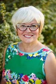 Lyn Spence's Instagram, Twitter & Facebook