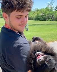 Sam Schilling's Instagram, Twitter & Facebook