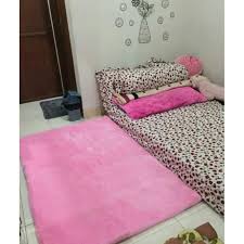 Valencia adalah karpet bulu atau (karpet shaggy) terbuat dari bahan material benang heatset yang mewah. Jual Karpet Bulu Rasfur 100x150cm Tebal Busa 2cm Berkualitas Elevenia