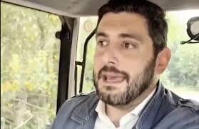 Nolasco se sube a un tractor para retar a Azcón y le exige el dragado de  los ríos