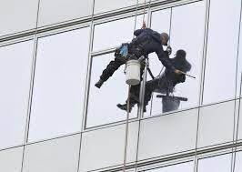 The pay of window washers differs according to the worker's level of expertise, area of work, and function. Everyday People Portland High Rise Window Washer Makes Panes Shine Come Rain Or Shine Oregonlive Com