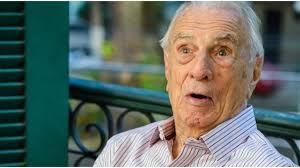 O artista ficou famoso ao interpretar o personagem 'seu peru', na escolinha do professor raimundo, e ao dublar personagens icônicos como scooby doo. Dtqwlnwo Pkdam