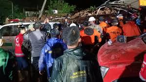 Longsor susulan terjadi tepat pada pukul 19.30 wib. Pyoqqlscfts5vm
