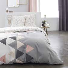 Per il suo lenzuolo sotto con angoli, caleffi garantisce la massima qualità dei materiali utilizzati insieme a fantasie che non passano mai di moda: Parure Letto Matrimoniale Casa Grigio Bianco Kiabi 28 00 Parure De Lit Housse De Couette Parure De Couette