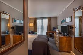 How to choose and buy your ideal entertainment centers and walls nowadays every family needs more space to store game consoles, dvd players, dvds, cds and books. Holiday Inn London Camden Lock An Ihg Hotel London Updated 2021 Prices