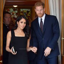El príncipe harry y su esposa meghan hicieron su última aparición como miembros de alto rango de la realeza británica el lunes en la abadía de westminster, al acompañar a la reina isabel ii y otros miembros de su familia en el servicio anual del commonwealth. Meghan Markle Y El Principe Harry Cierran Sussex Royal Charity Es De Latino News