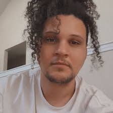 Does blues traveler member resemble another person?