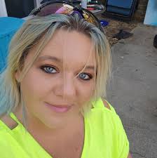 What hair salon in Murray KY has experience with curly hair for kids?