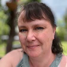 Kim Ringer's Instagram, Twitter & Facebook