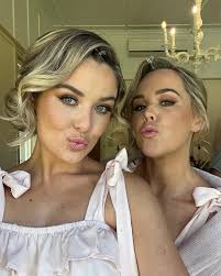 My twin sister is married🥹🙏🏻 A huge congratulation to you both  @melissa.jt and @ladula_k, what an unreal day/night✨🥂