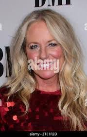 Janine Dunn's Instagram, Twitter & Facebook